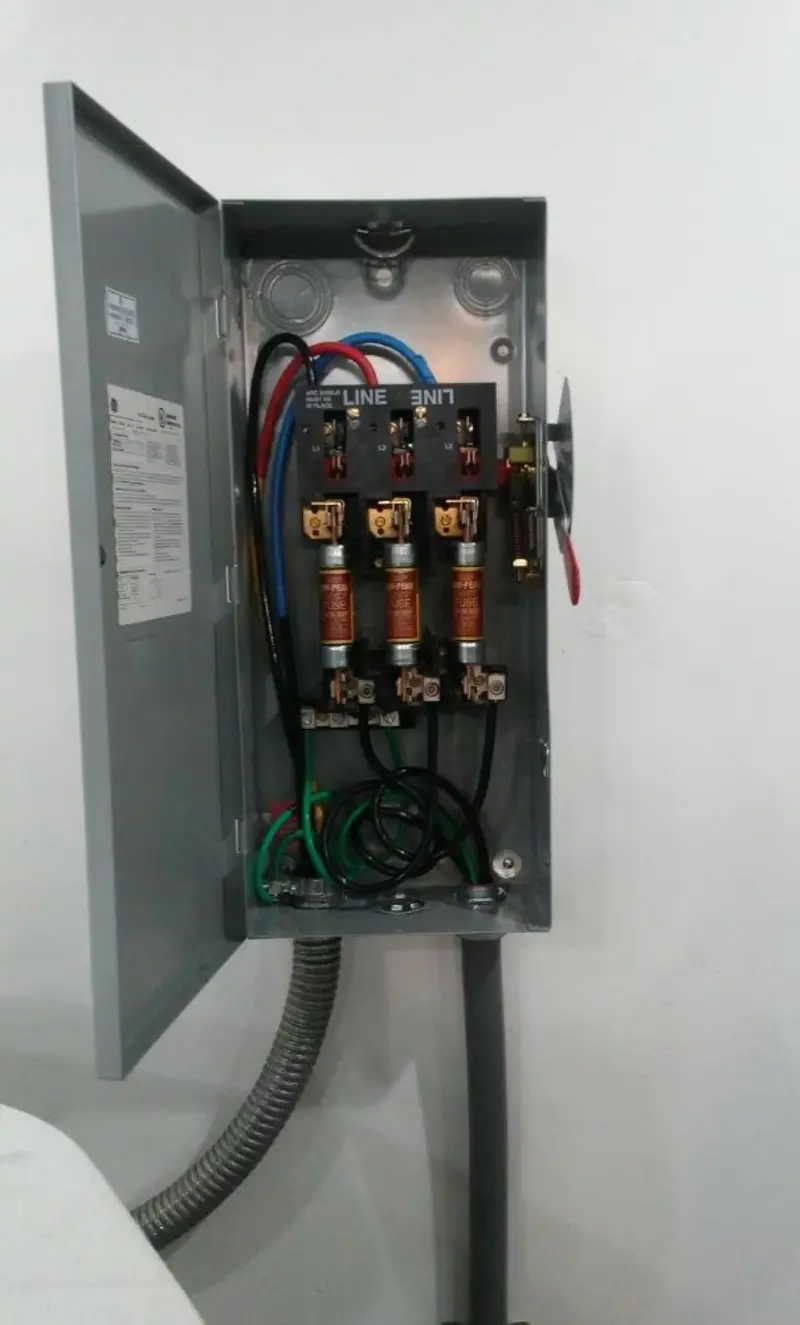 Three-phase disconnect switch installed for Smoke Detector Installation in Saddle Brook